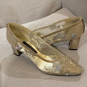 STUART WEITZMAN Embroidered mesh pumps GOLD 2.5” semi-block heel EUC US 8.5 Med